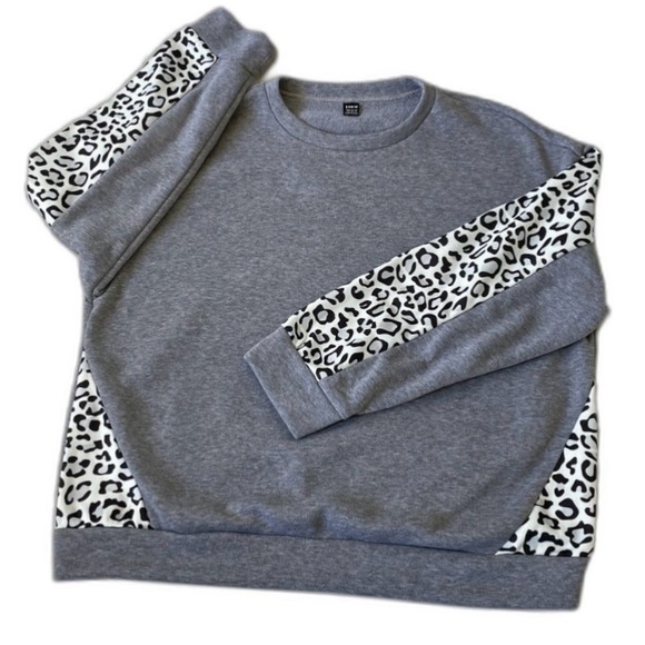 NWOT Women's Cozy Grey Sweatshirt with Grey Leopard Accents XL - Picture 1 of 3